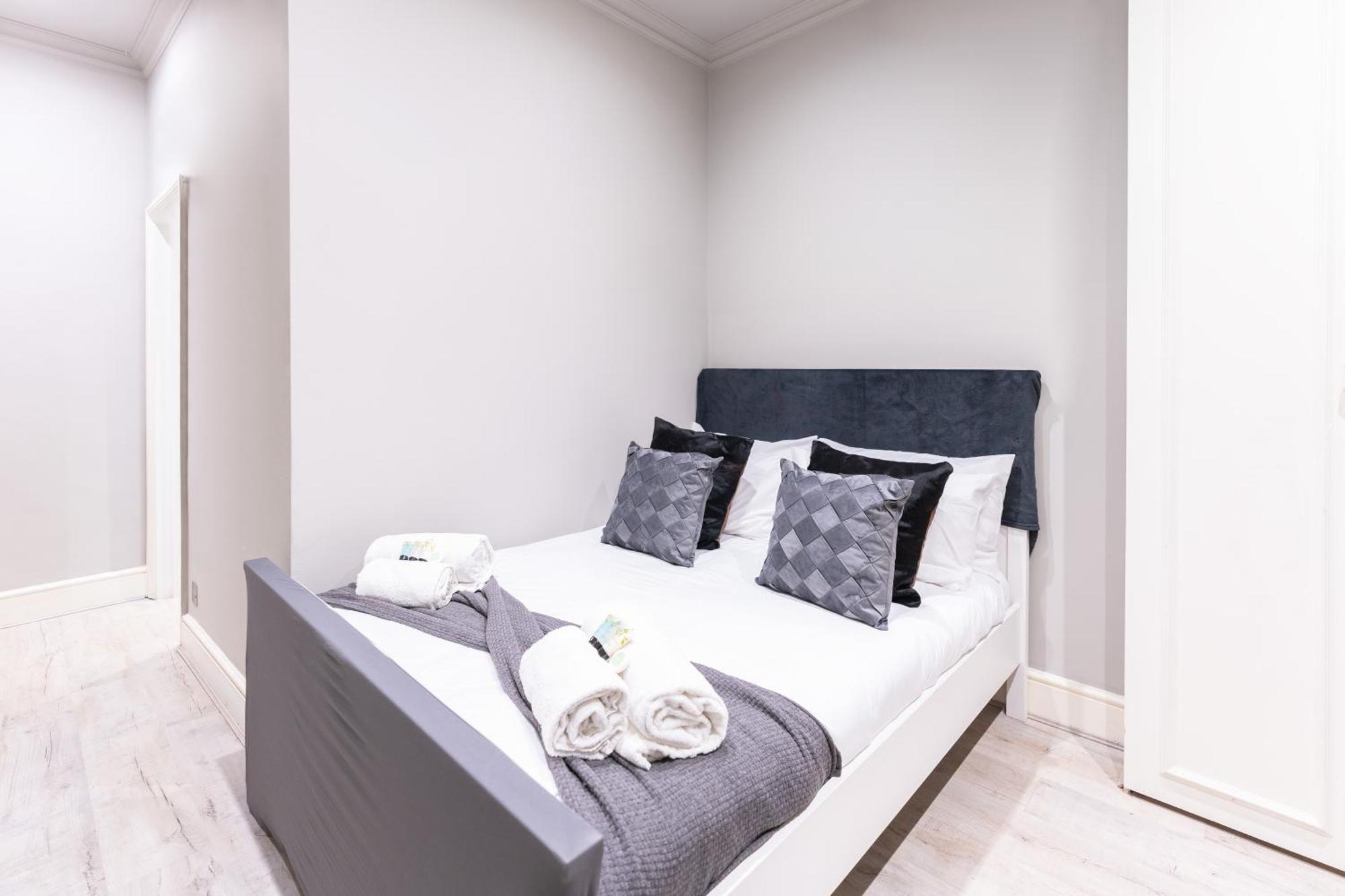 Luxury 3 Bedroom Flat With Balcony In Westbourne Park London Eksteriør bilde
